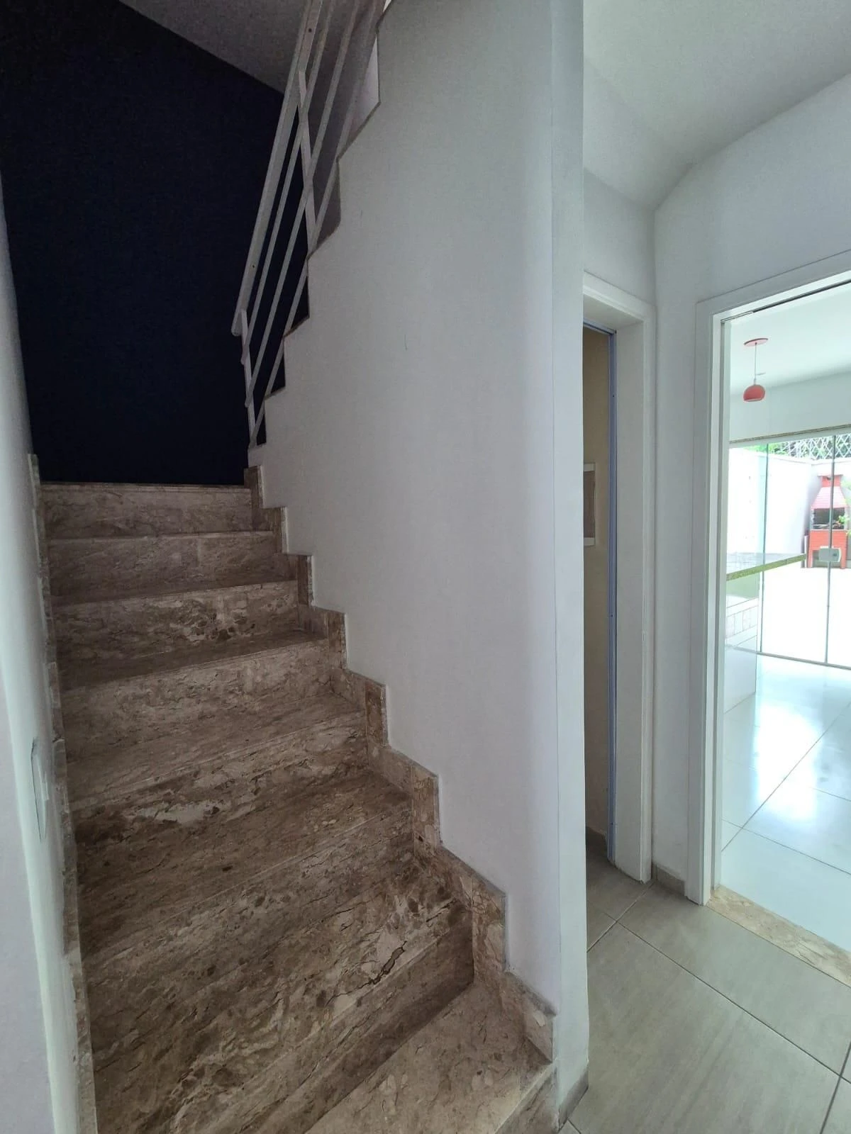 Unfurnished house with 5 bedrooms and integrated kitchen — photo 14