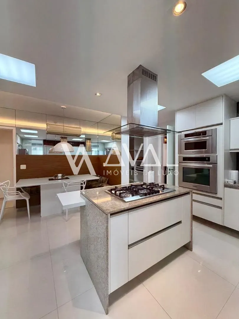 300 m² apartment with 4 suites and 3 parking spaces — photo 28