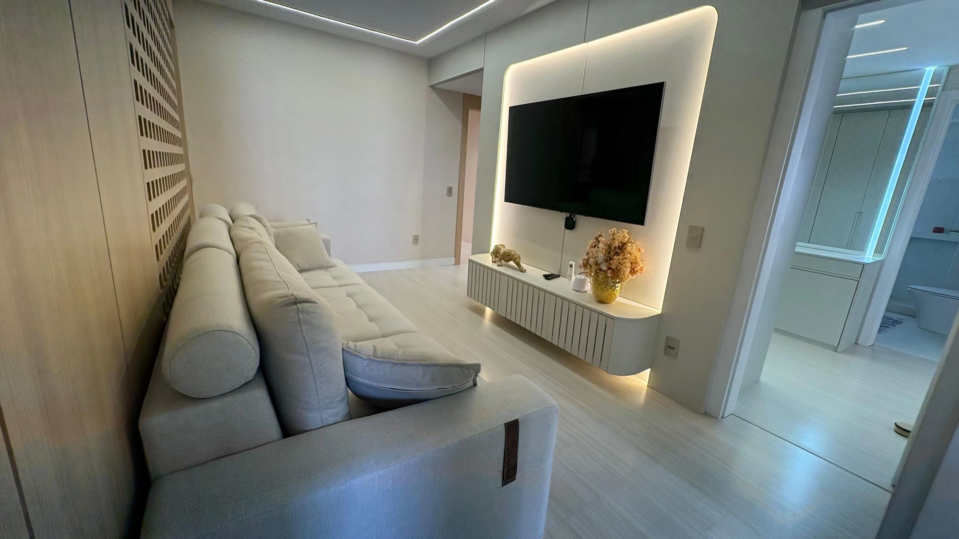Jacuzzi in a 5-bedroom apartment, 217 m² — photo 43