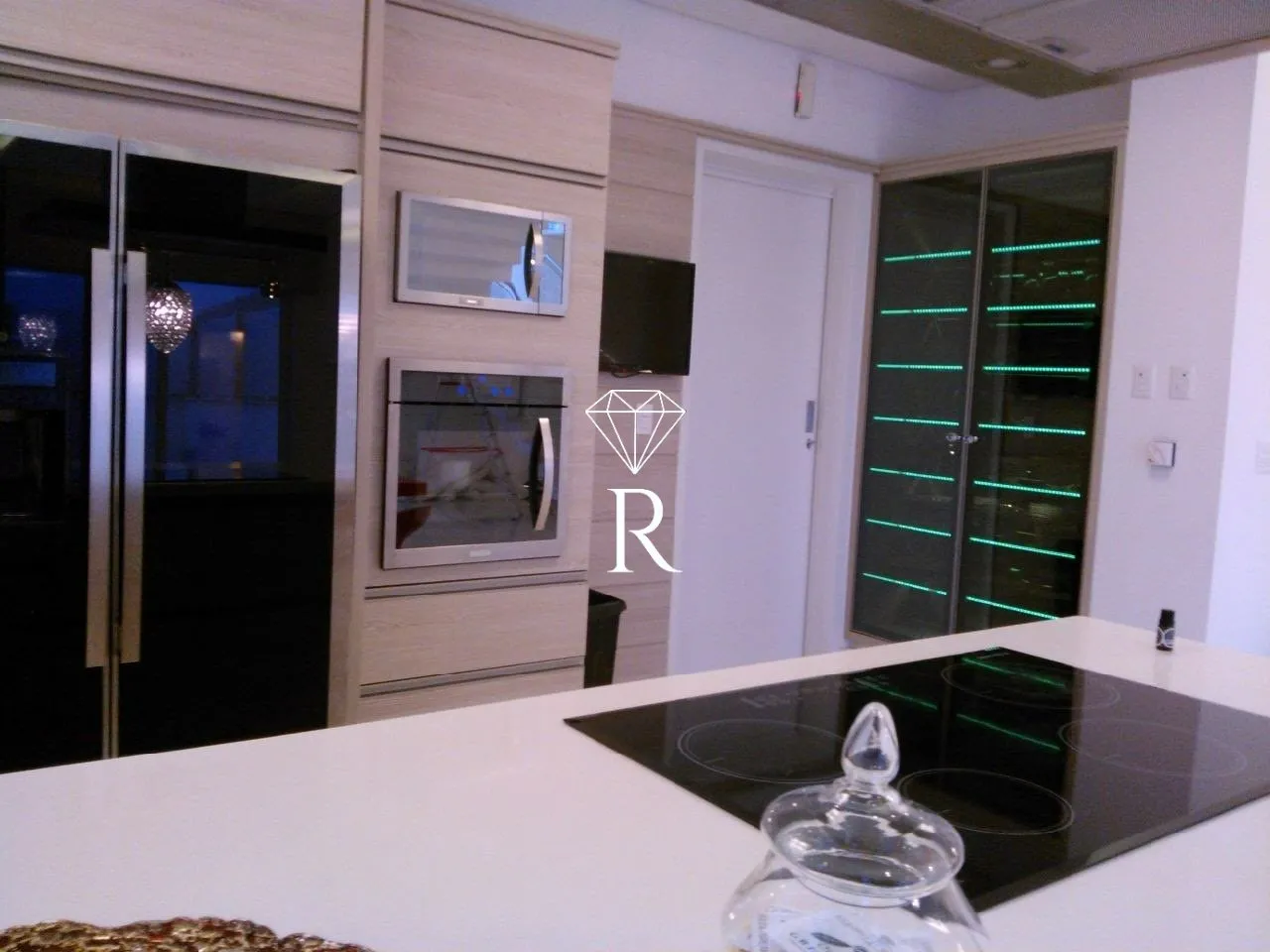 4-bedroom house with open-plan kitchen and garden