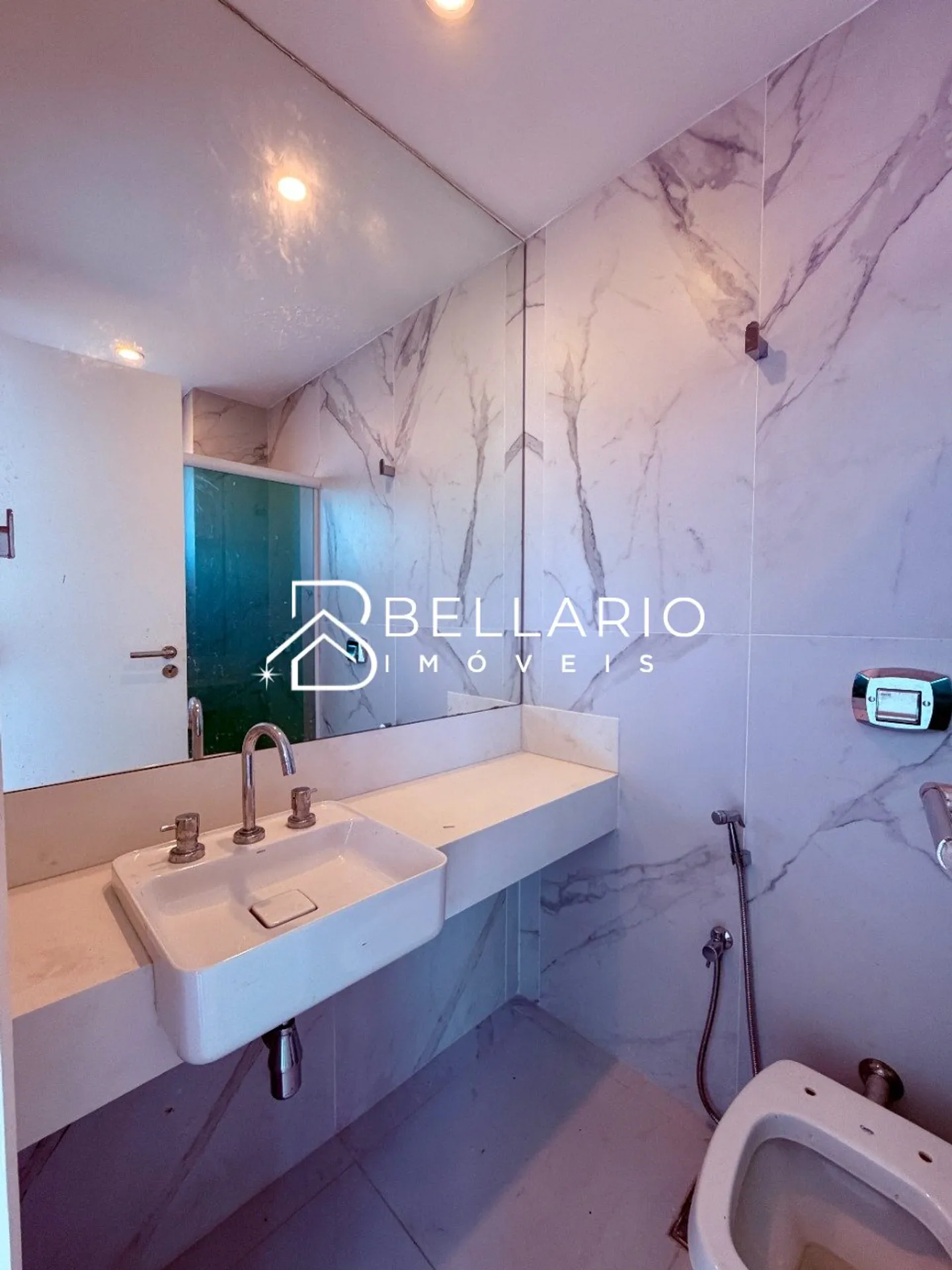 Unfurnished apartment with 3 bedrooms and 4 bathrooms — photo 32