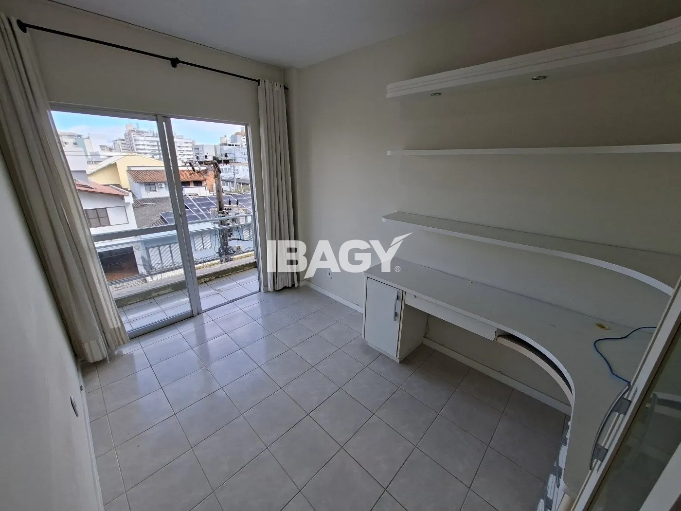 3-bedroom apartment with a home office — photo 6