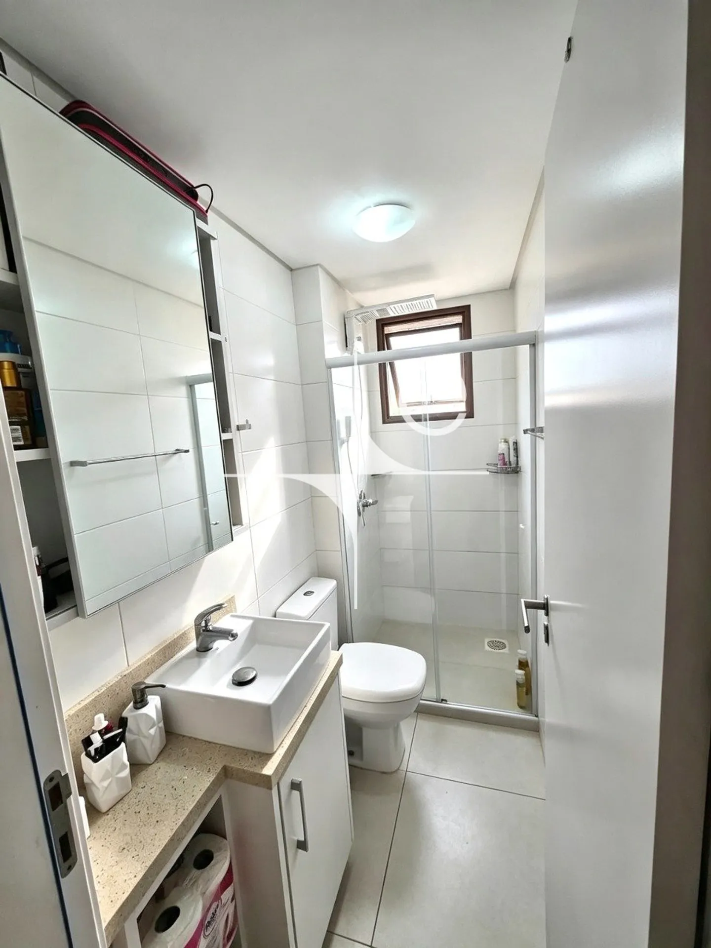 Apartment on the 4th floor with a glass-enclosed balcony