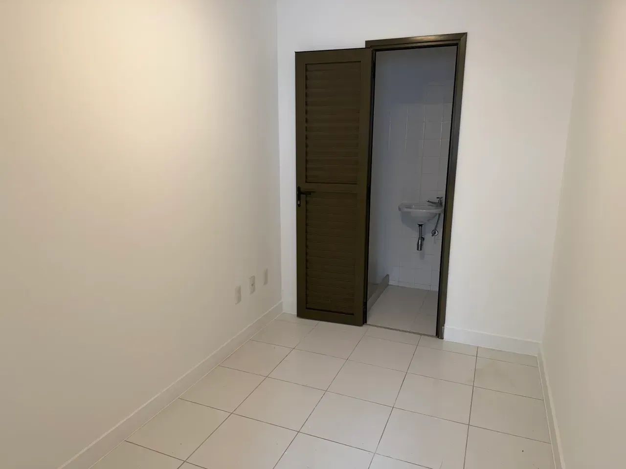 3-bedroom 3-bath apartment with a separate closed kitchen
