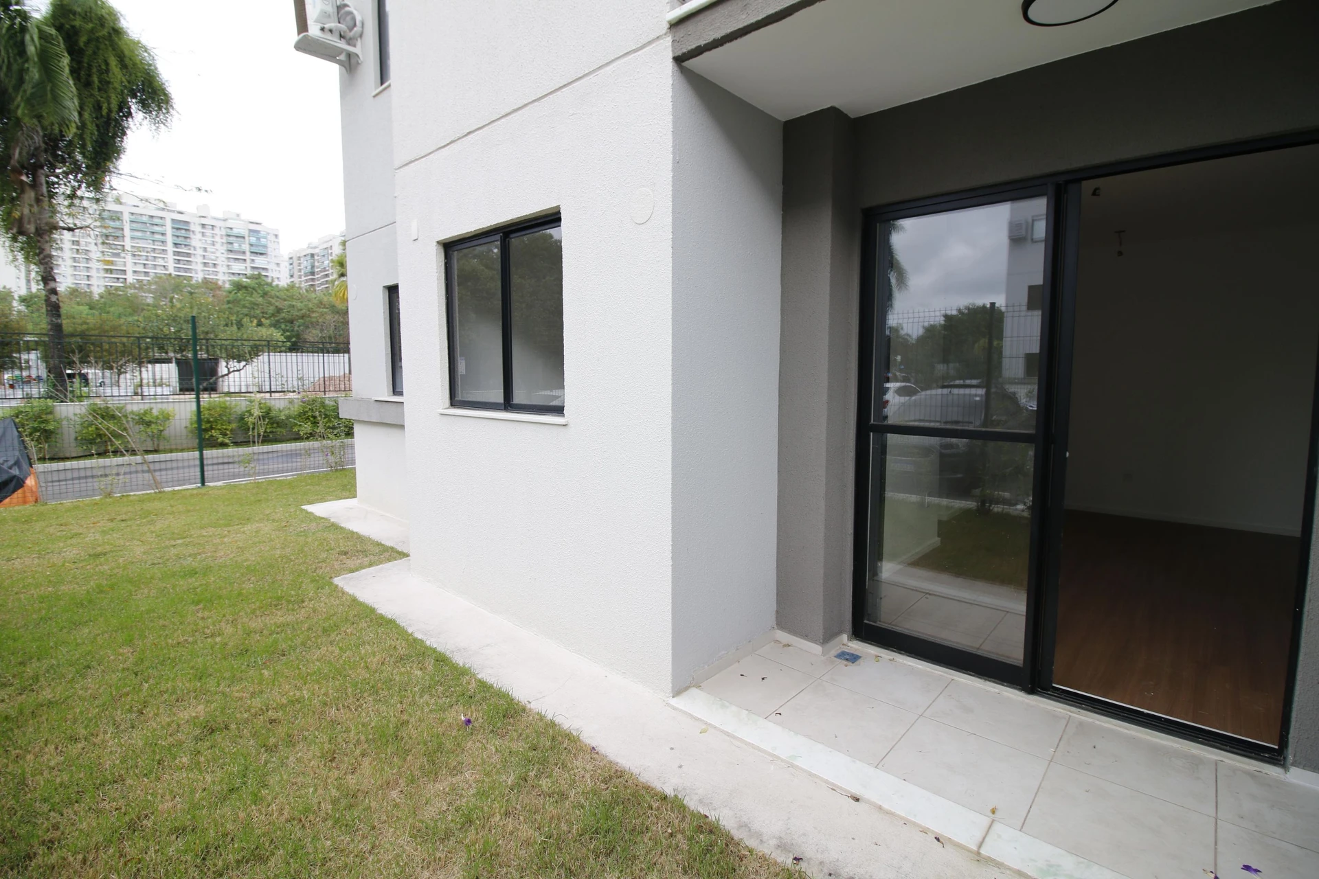 Apartamento com 2 quartos, varanda e vaga de garagem — photo 2