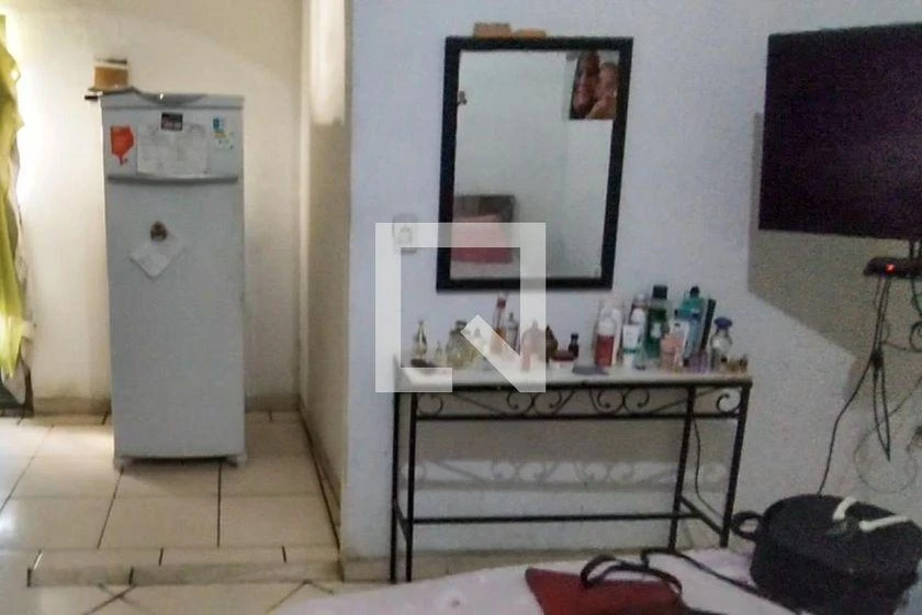 1-bedroom apartment with a compact kitchenette corner — photo 2