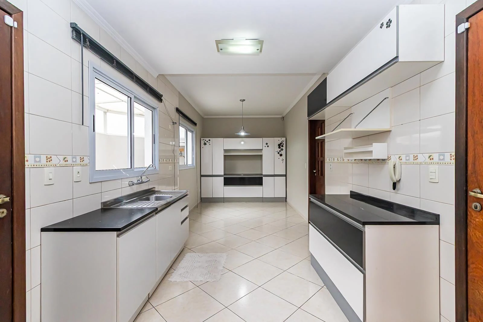 3-bedroom house with a grill on the balcony in Curitiba — photo 7
