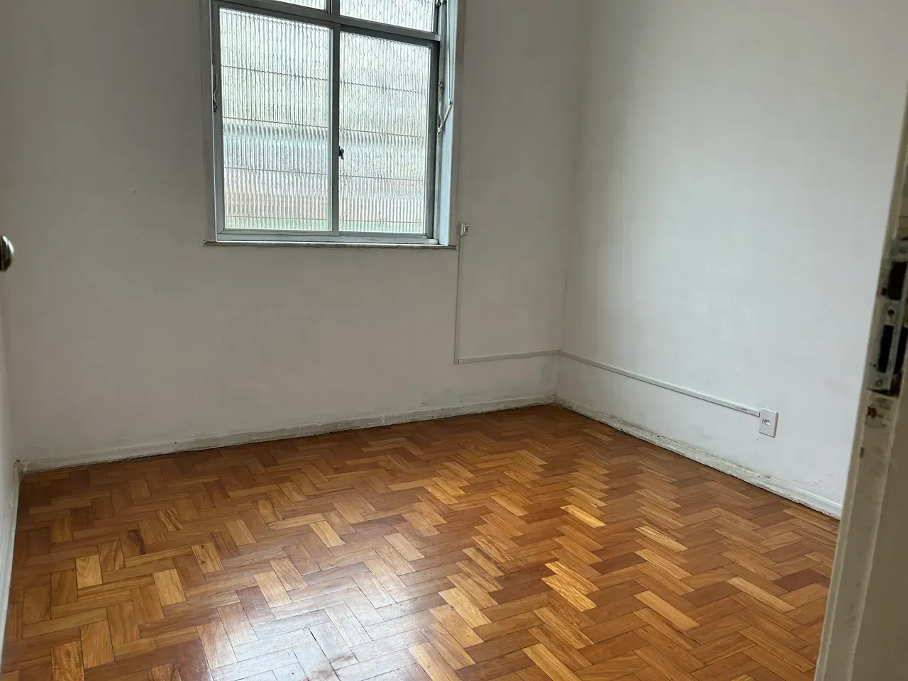 2-bedroom apartment with a glass shower enclosure