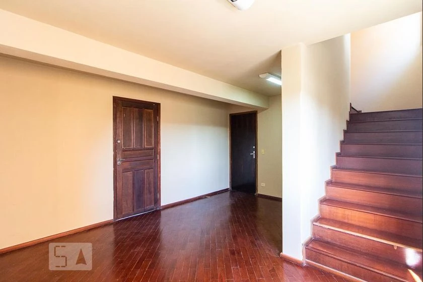 Casa com 5 quartos e churrasqueira privativa no jardim — photo 4