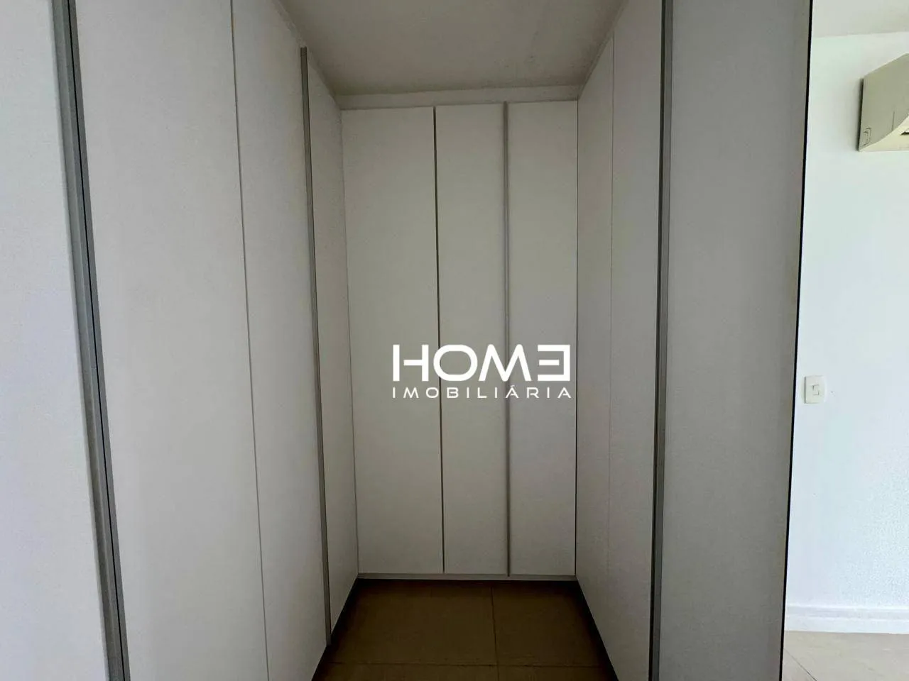 Home office in a 3-bedroom apartment, 155 m² — photo 35