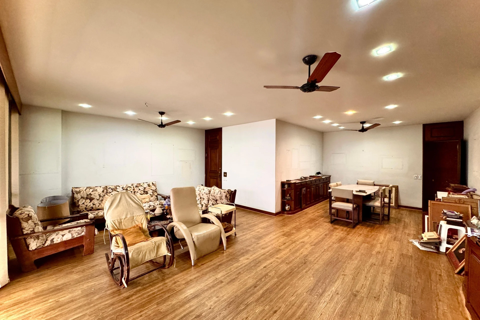 Floor-to-ceiling windows in a 4-bedroom apartment, 180 m² — photo 18
