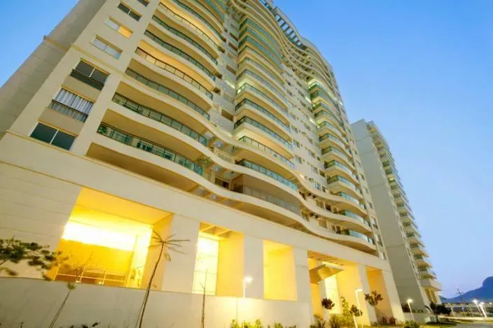 Furnished 70 m² apartment with 2 bedrooms and glass balcony — photo 20