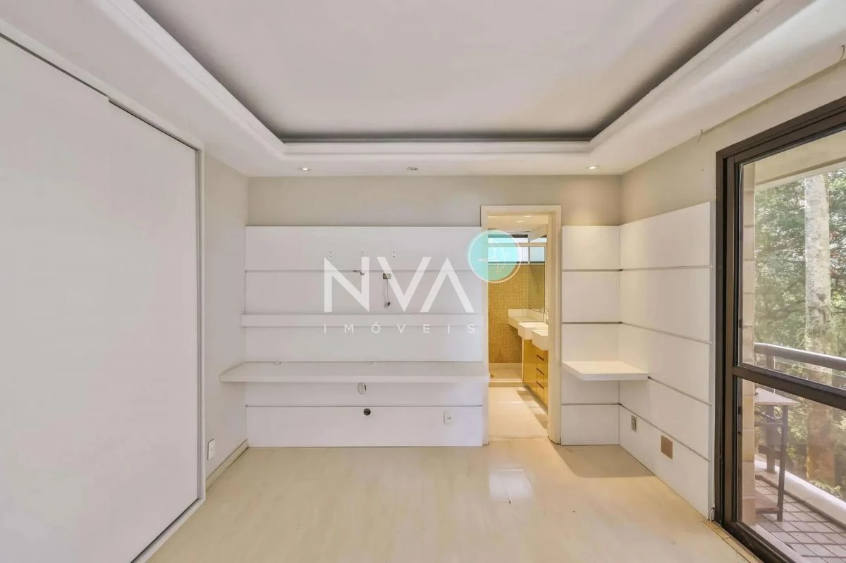 Apartment with balcony, 3 bedrooms and 4 bathrooms — photo 35