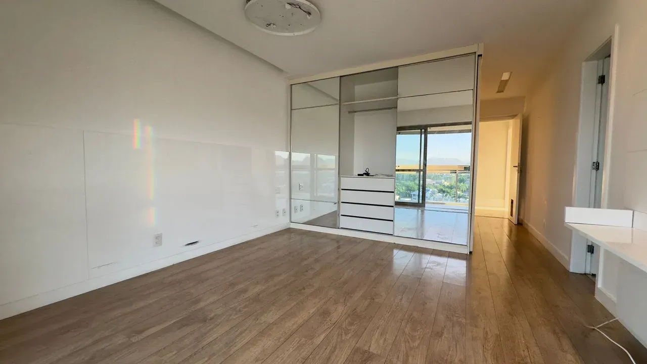 4-bedroom apartment with 5 bathrooms and open-plan gas kitchen — photo 24