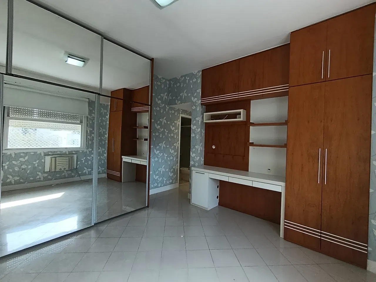 Unfurnished apartment with 3 bedrooms and 1 bathroom — photo 23