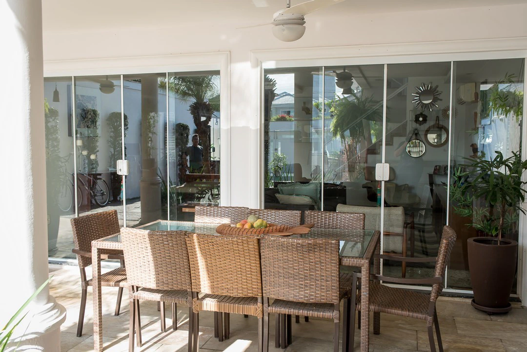 Furnished 354 m² house with 4 bedrooms and 7 bathrooms — photo 28