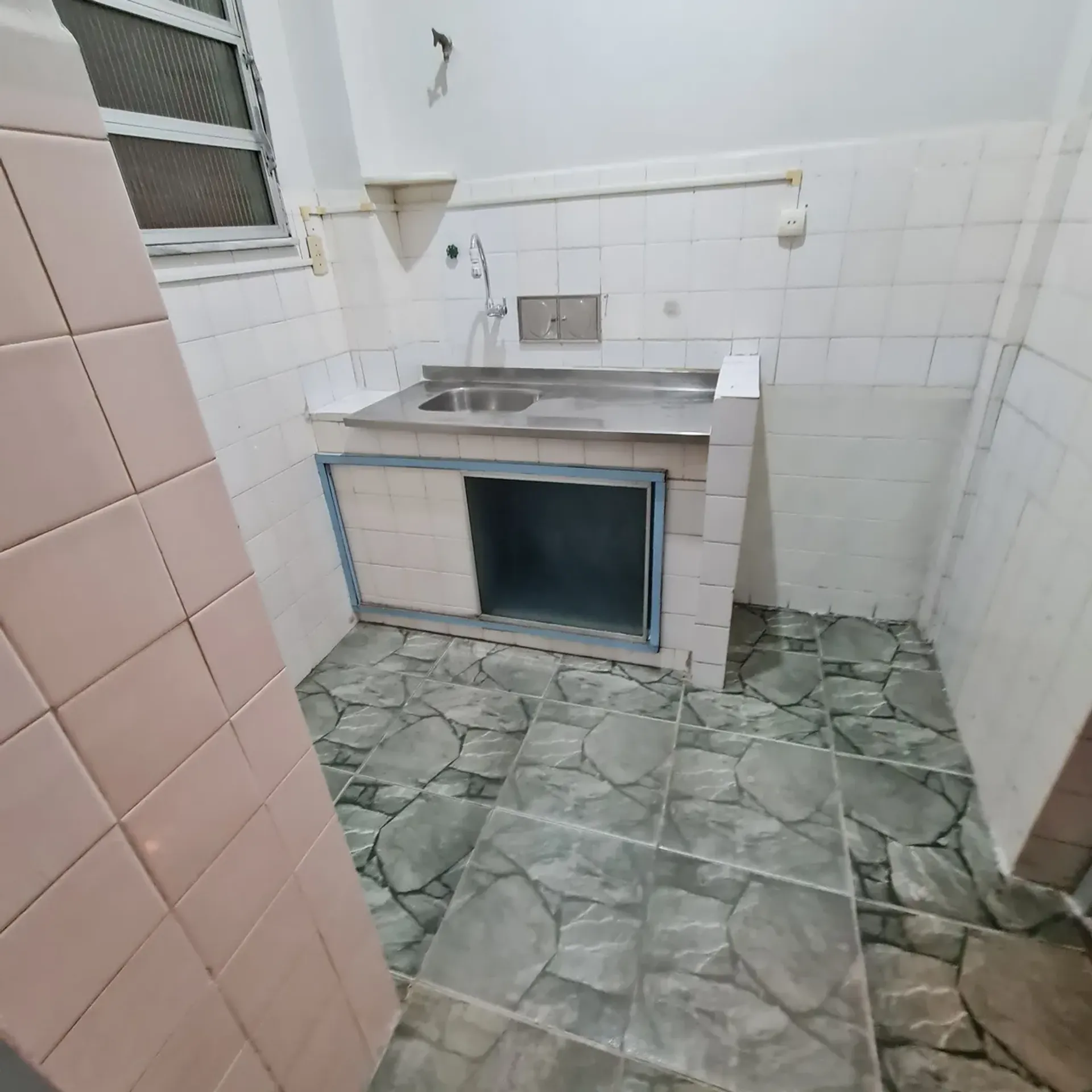 Apartment on the 9th floor with wood or laminate floors — photo 16