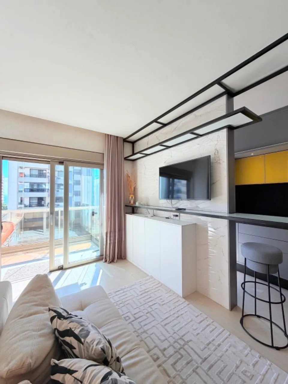 Apartamento amueblado con escritorio de trabajo y 57 m² — photo 12