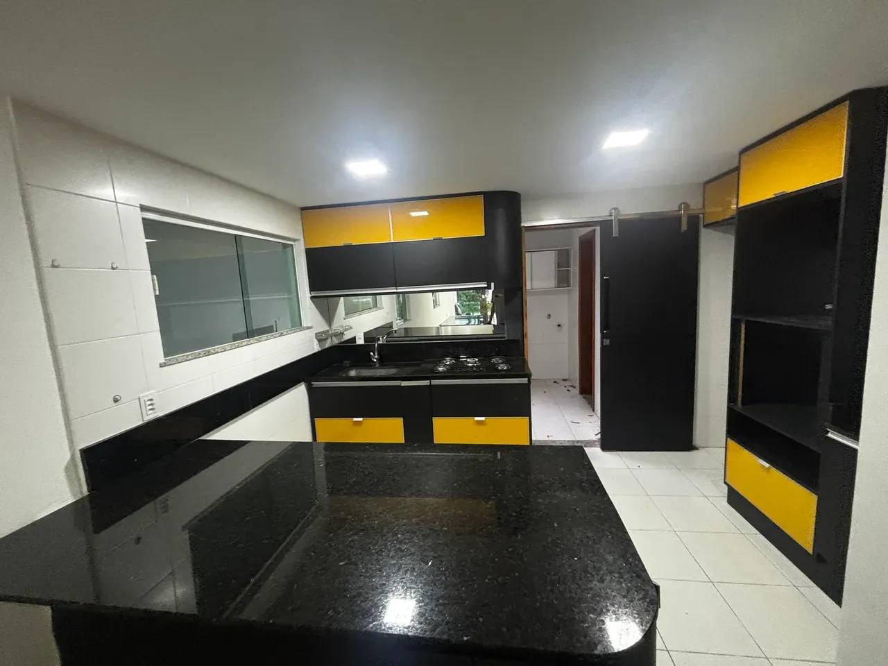 House with 4 bedrooms, 5 bathrooms and 3 parking spots — photo 29