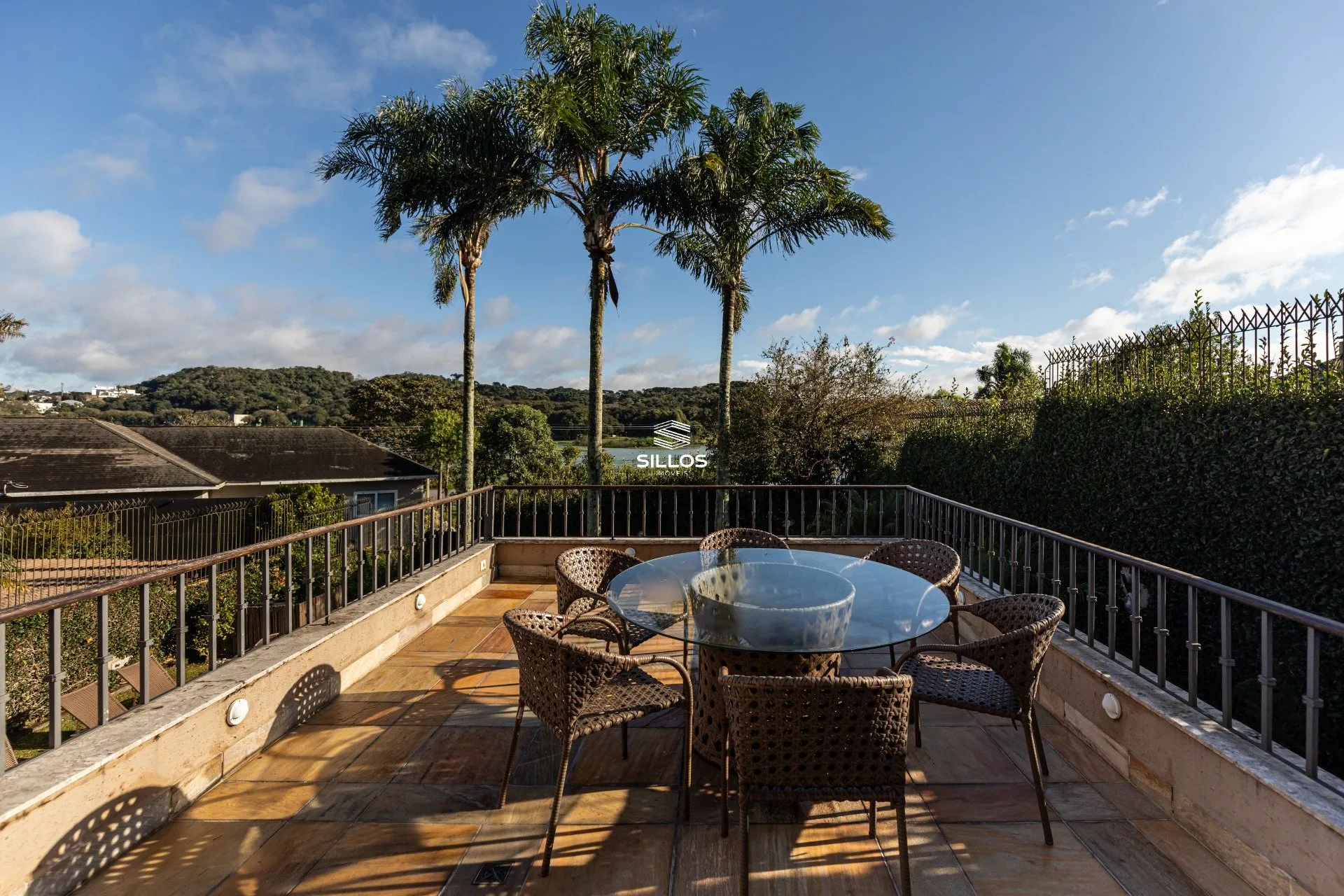 Rental house with 4 en-suite bedrooms and 7 baths — photo 4