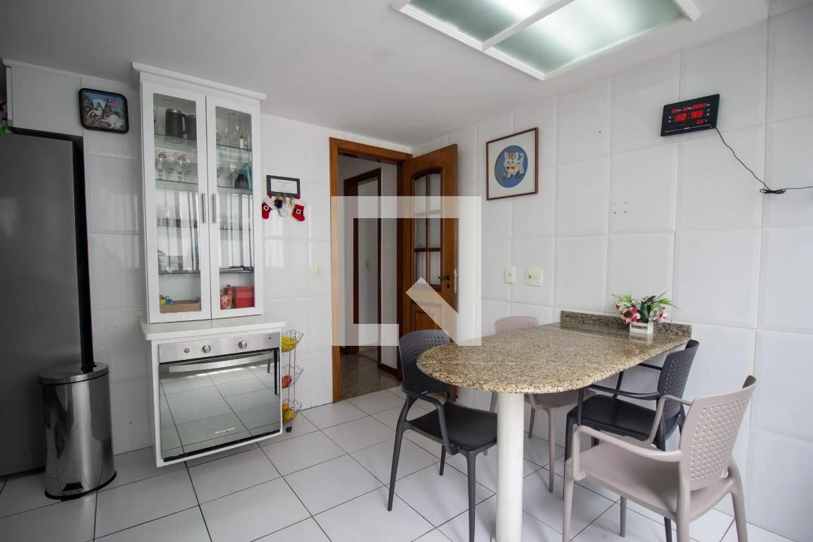 Furnished apartment with 3 en-suite bedrooms — photo 34