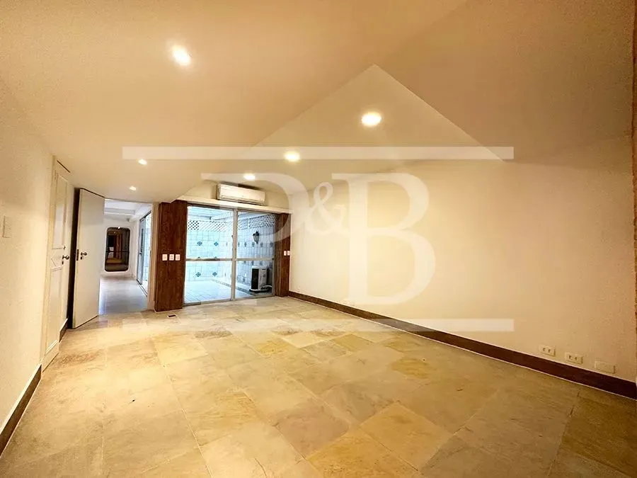 3-bedroom apartment with enclosed glass balcony — photo 11