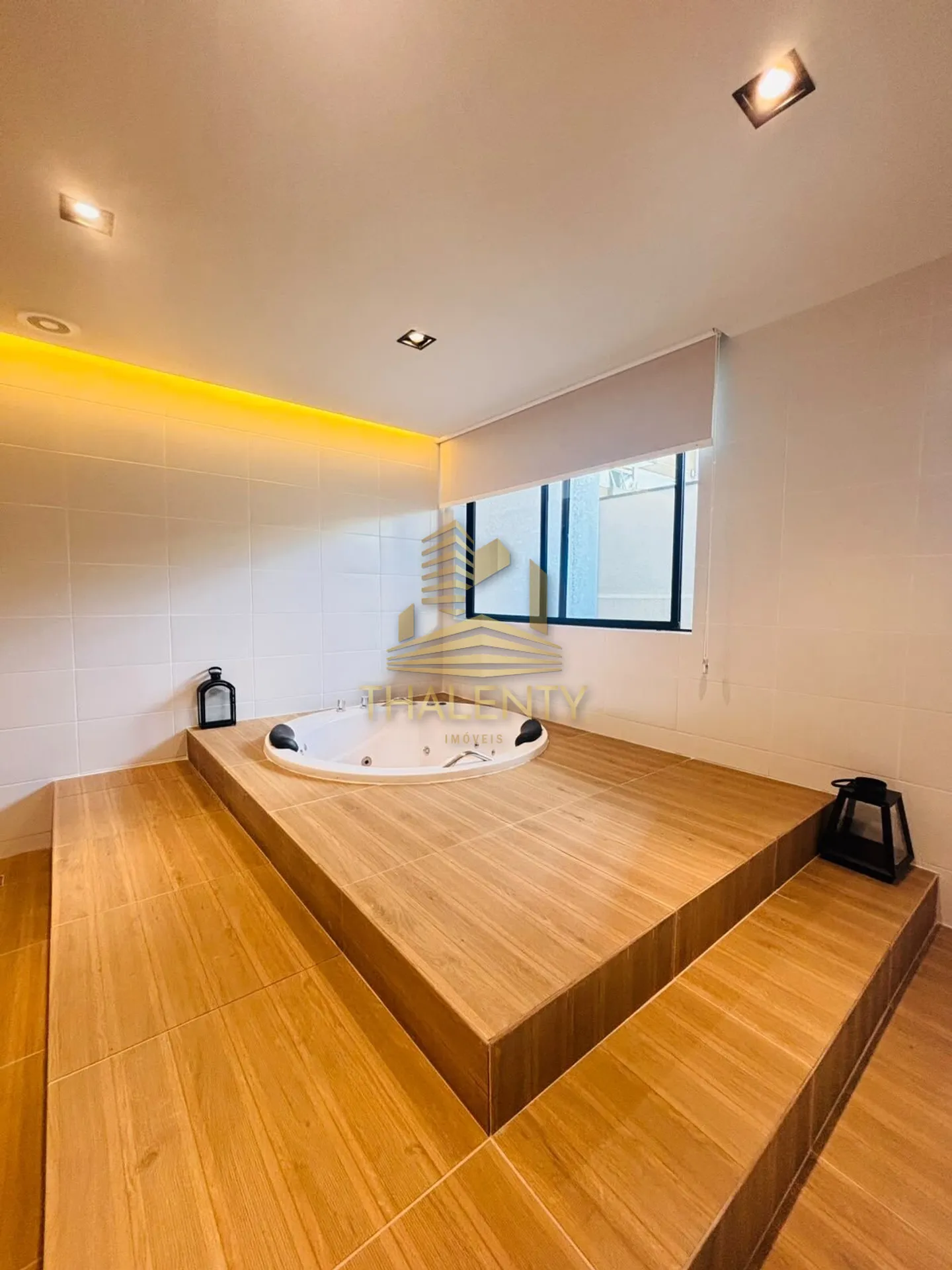Furnished 1-bedroom apartment with open-plan kitchen — photo 29