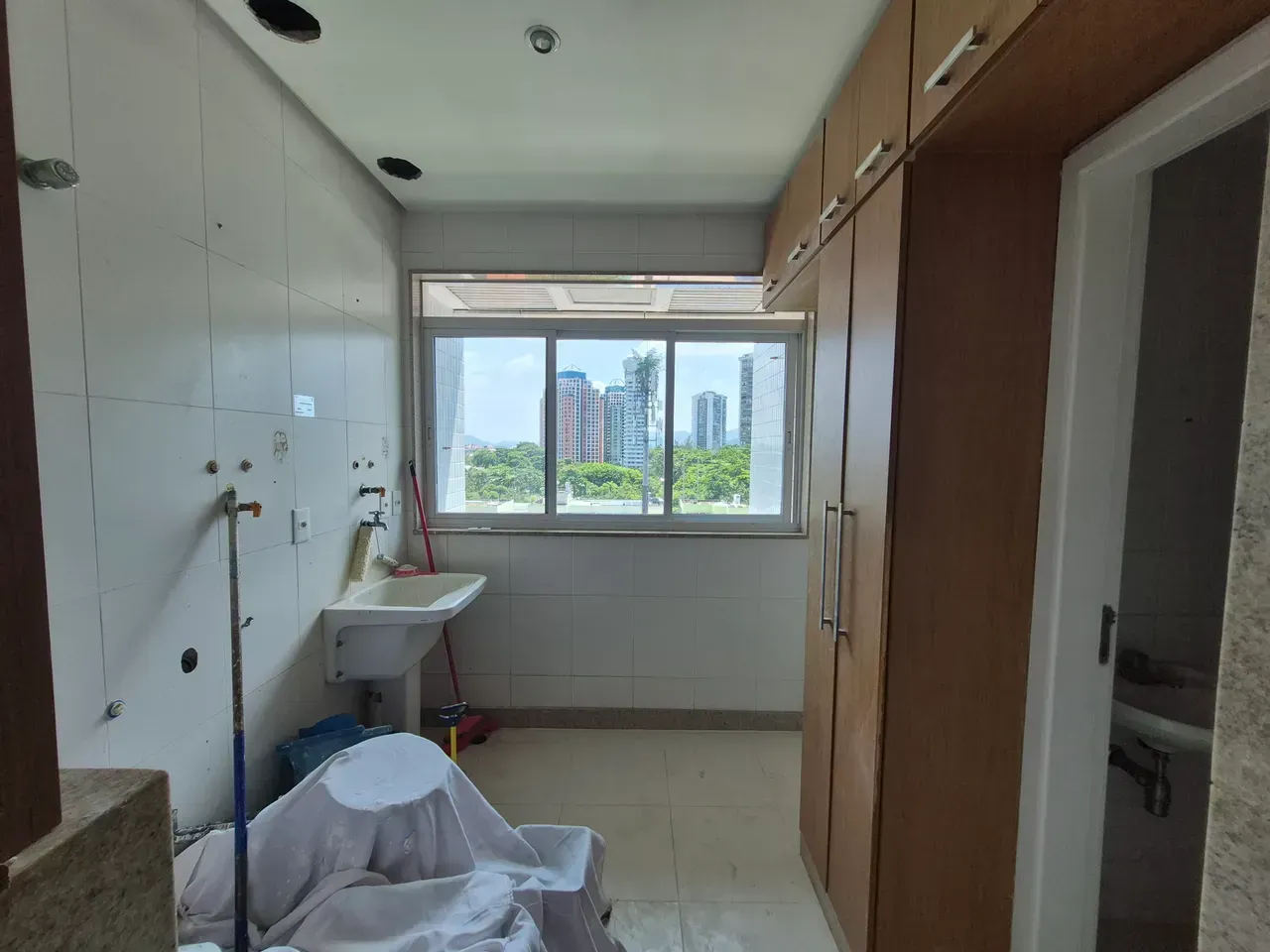 Furnished apartment with 5 bedrooms and shared pool area — photo 8