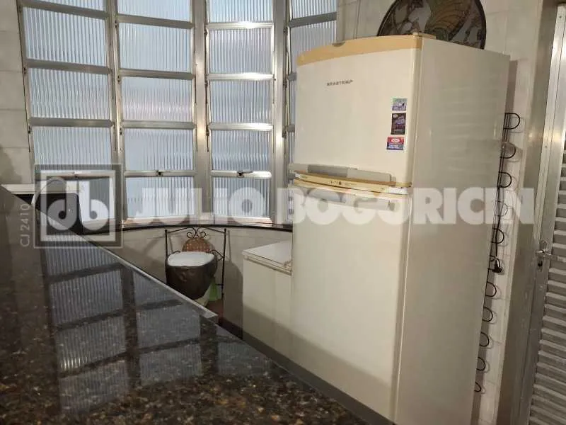 4-bedroom apartment with gas kitchen and 224 m² — photo 32