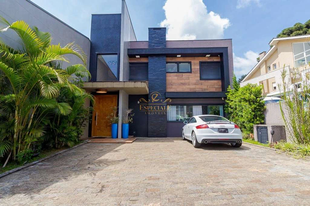 Condo house with 4 en-suite bedrooms and 5 parking