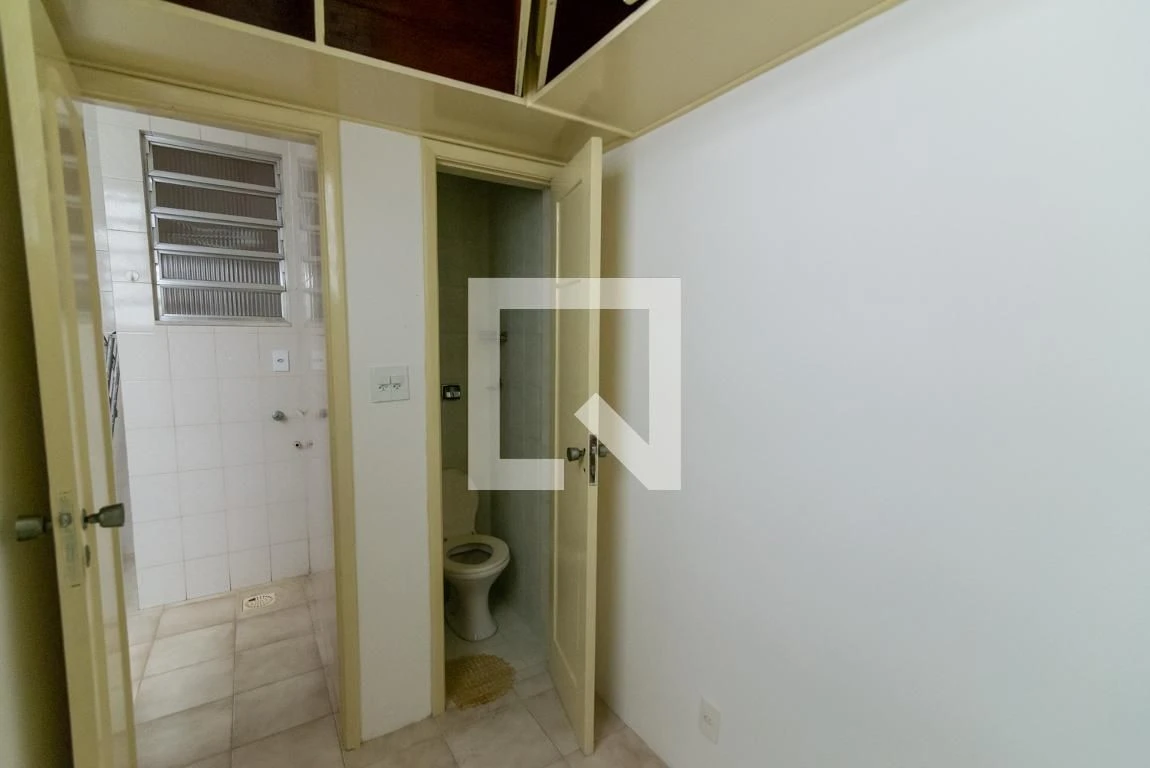 Bathtub in a 3-bedroom apartment, 110 m² — photo 46