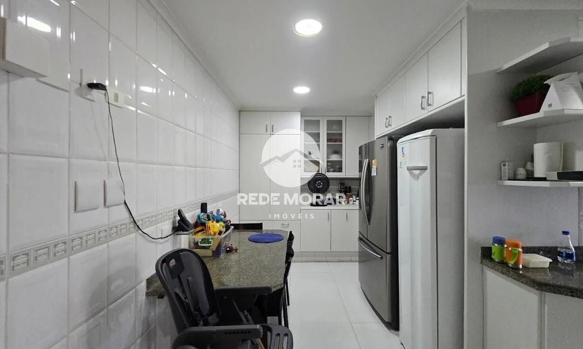4-bedroom apartment with a water view — photo 25