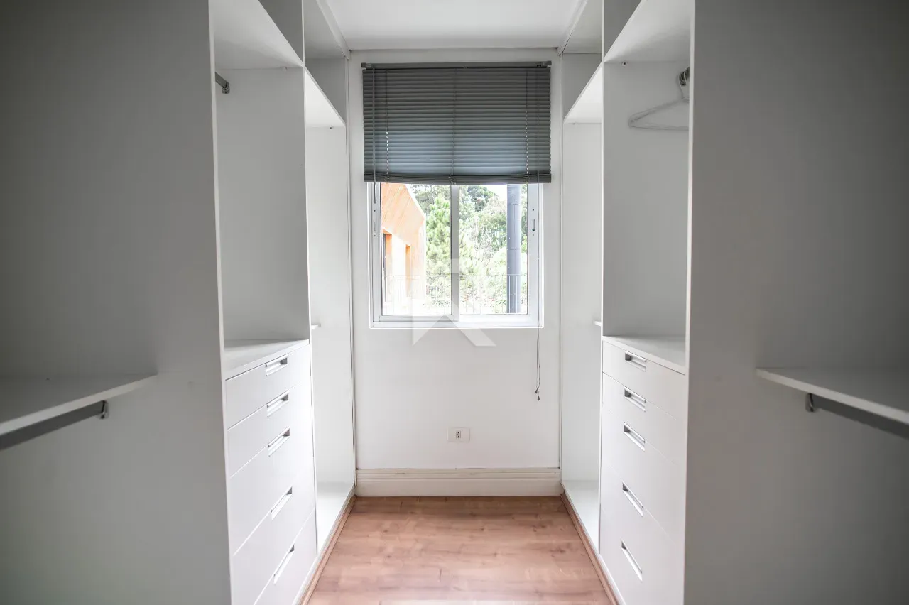 Furnished house with 4 bedrooms and 302 m² and a garden — photo 21