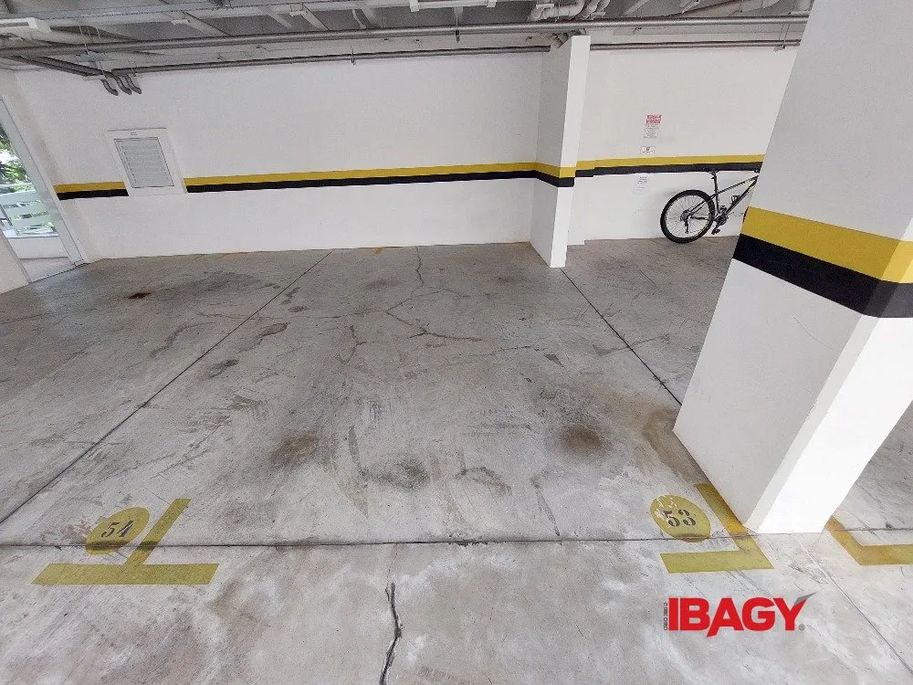 Balcony with a grill in a one-bedroom apartment, 39 m² — photo 32