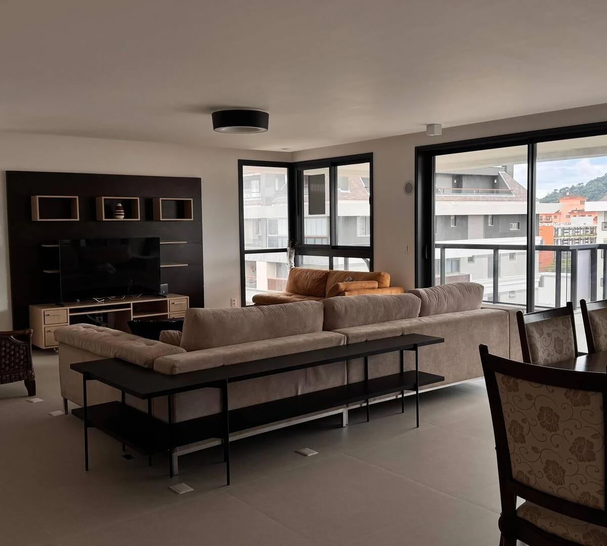 Departamento de 4 dormitorios con ventanales de piso a techo — photo 9