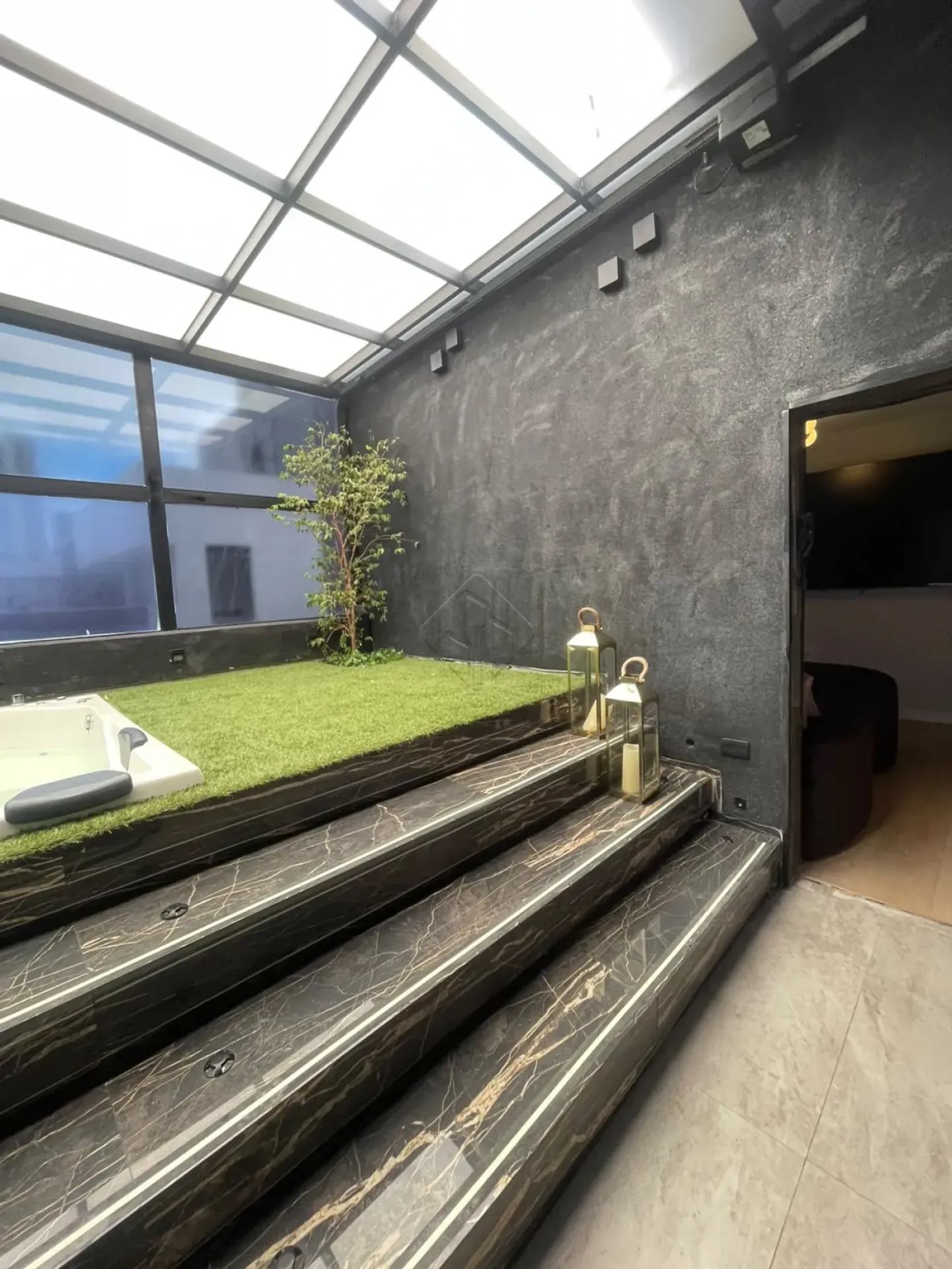 Furnished apartment, 123 m², with floor-to-ceiling windows — photo 5