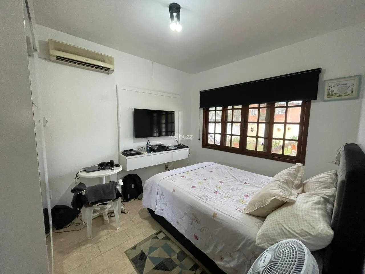 House with 5 bedrooms, 3 bathrooms and a private garden — photo 9