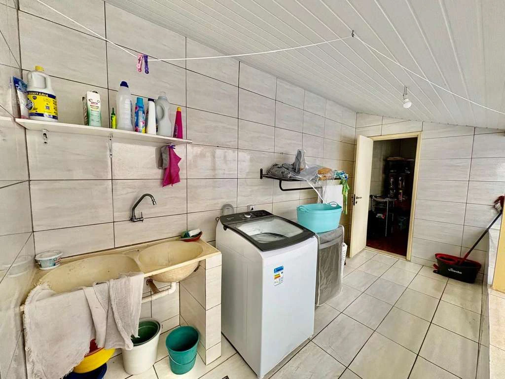 Furnished 4 en-suite bedrooms with 9 bathrooms — photo 18