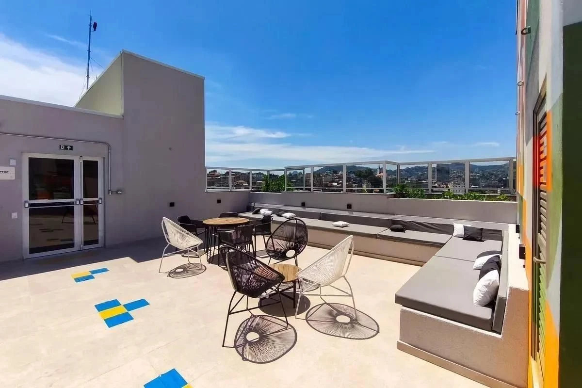 Glass-enclosed balcony in a one-bedroom apartment, 36 m² — photo 8