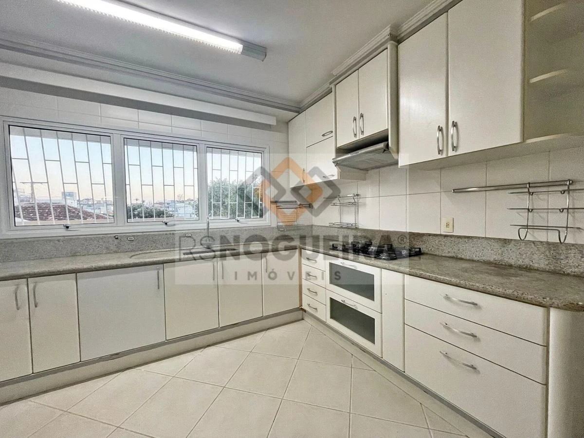 Furnished house, 317 m², with a bathtub — photo 14