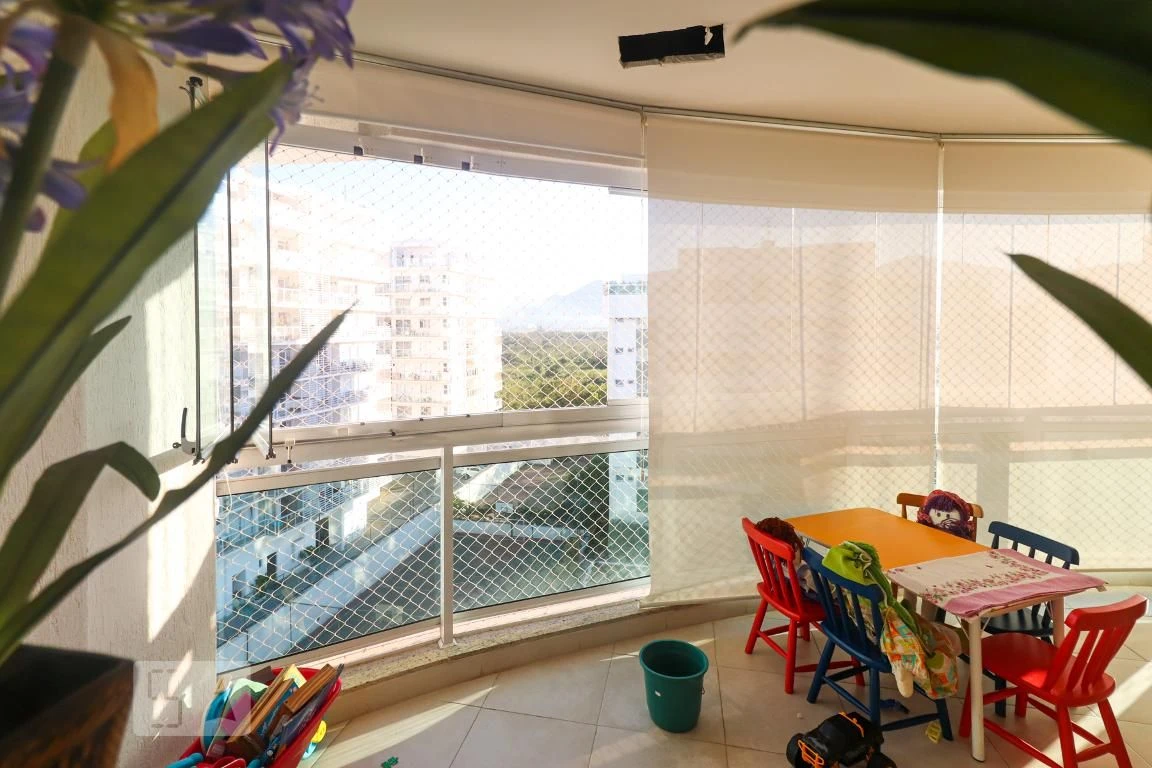 Rental apartment with 4 bedrooms and a glassed-in balcony — photo 9