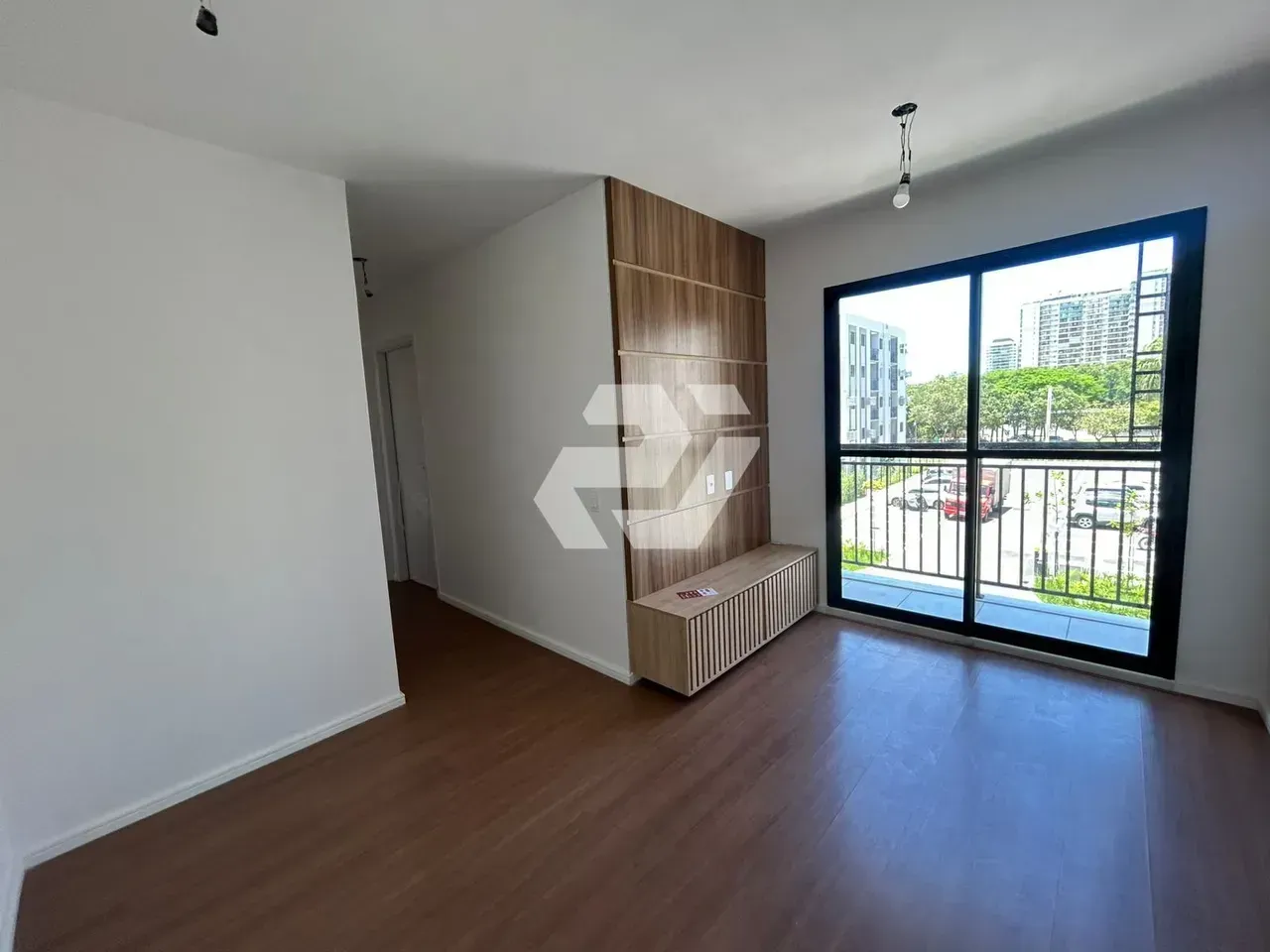 Apartment with an open-plan kitchen and 2 bedrooms — photo 4