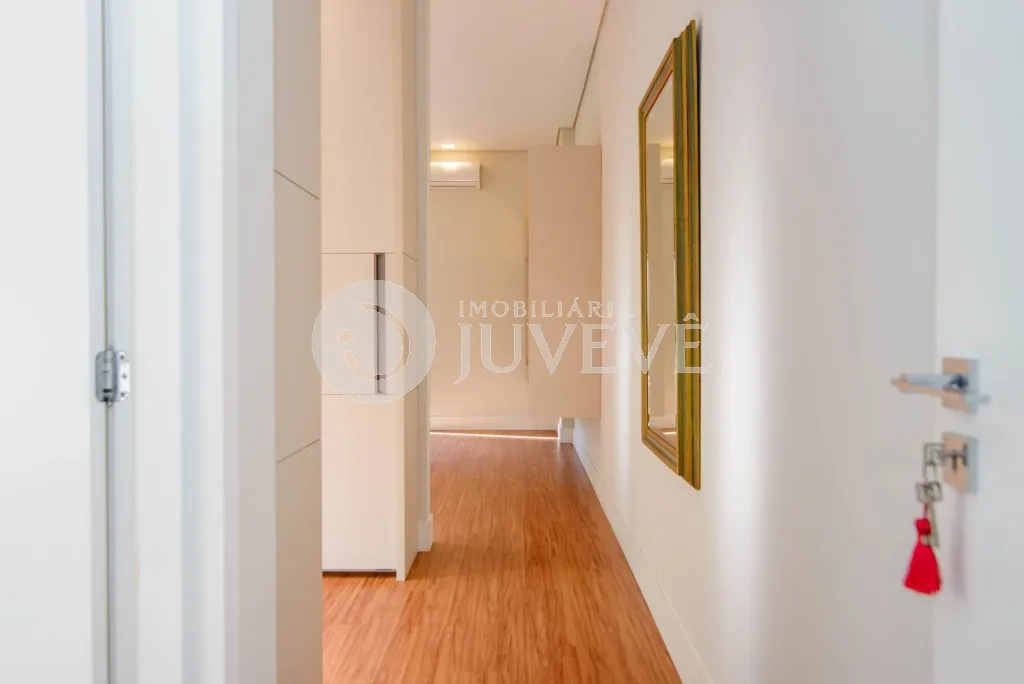 Furnished apartment, 104 m², with a glass-enclosed balcony — photo 32