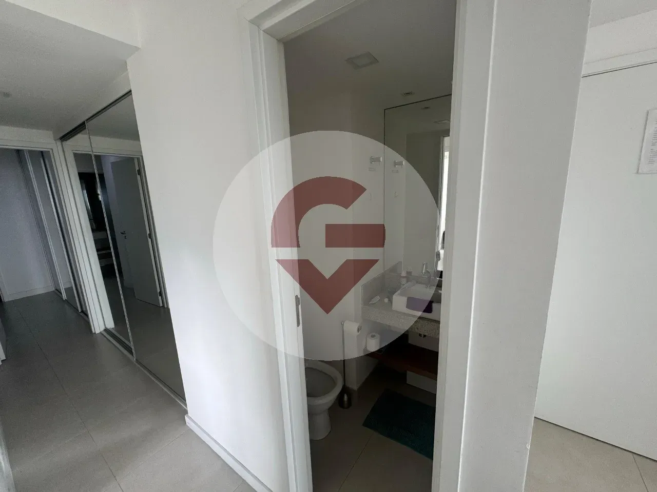 Furnished apartment, 102 m², with a glass-enclosed balcony — photo 15