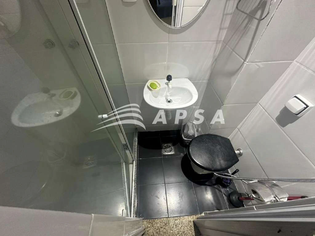 Furnished 1-bedroom apartment with 40 m² and glass shower — photo 23