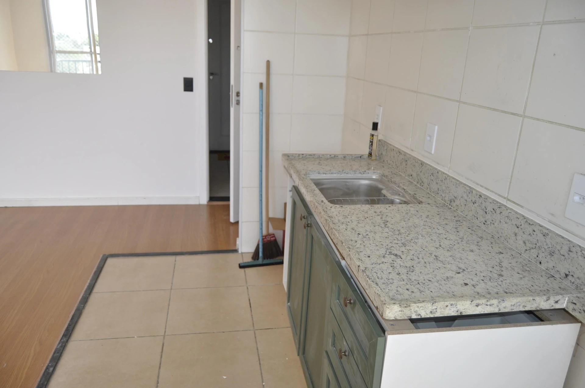 Балкон с грилем и 2 спальни: квартира 47 м² — photo 23