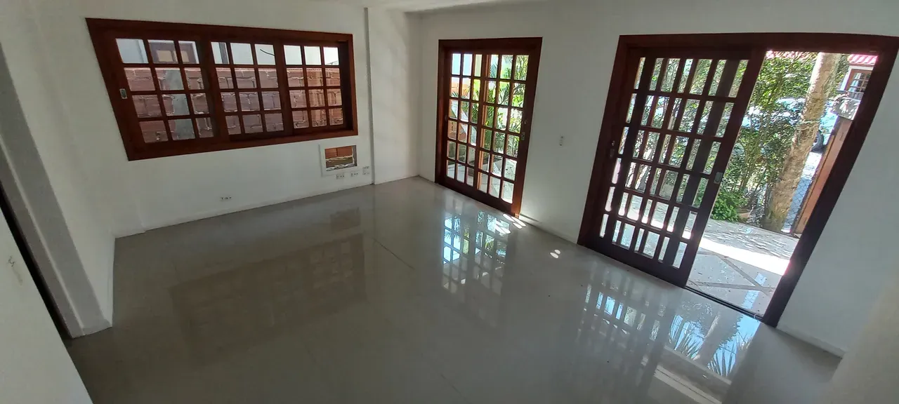 Unfurnished house with a closed kitchen and gas stove — photo 24