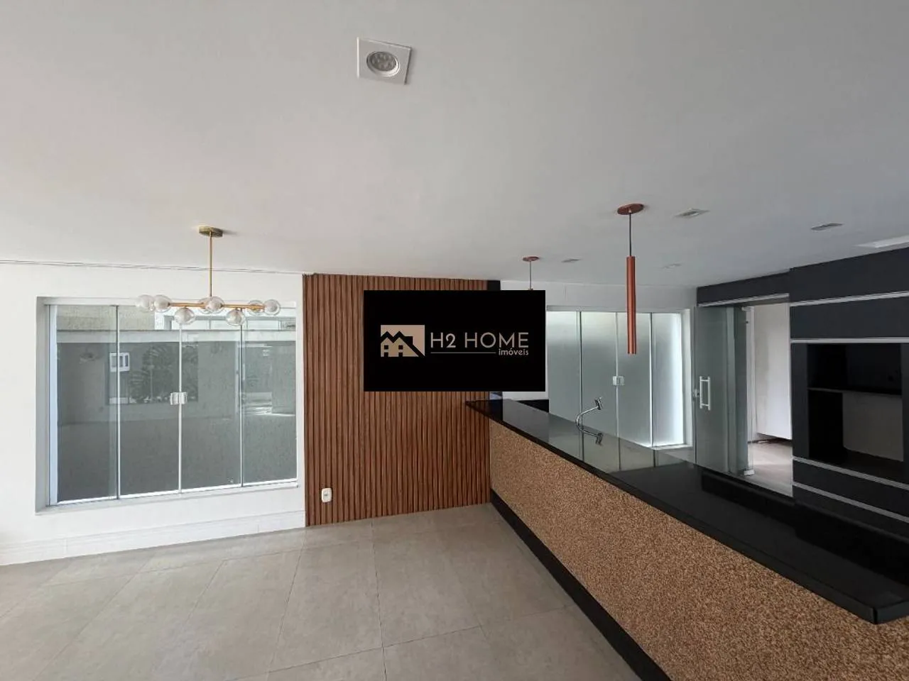 290 m² house with 4 bedrooms and 4 parking spots — photo 2