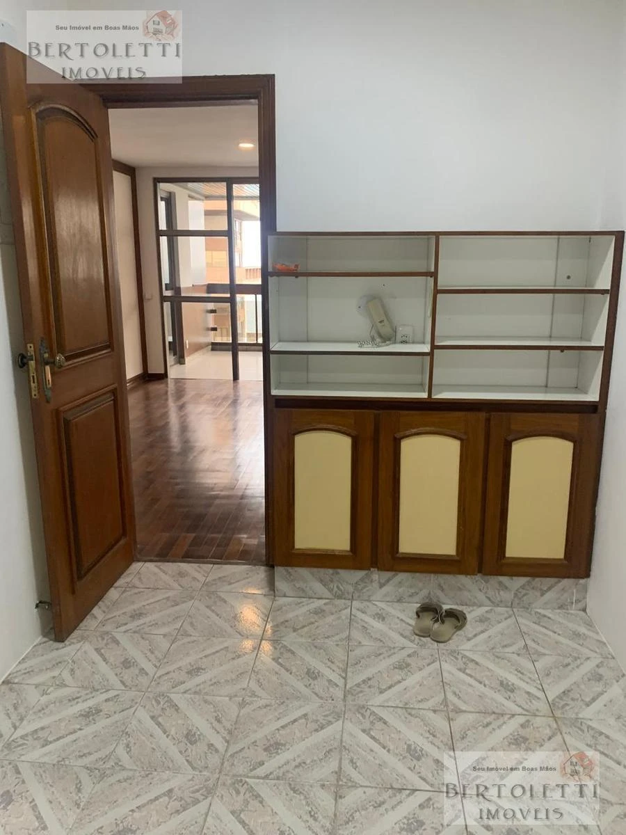 Furnished 179 m² apartment with a gas kitchen — photo 17