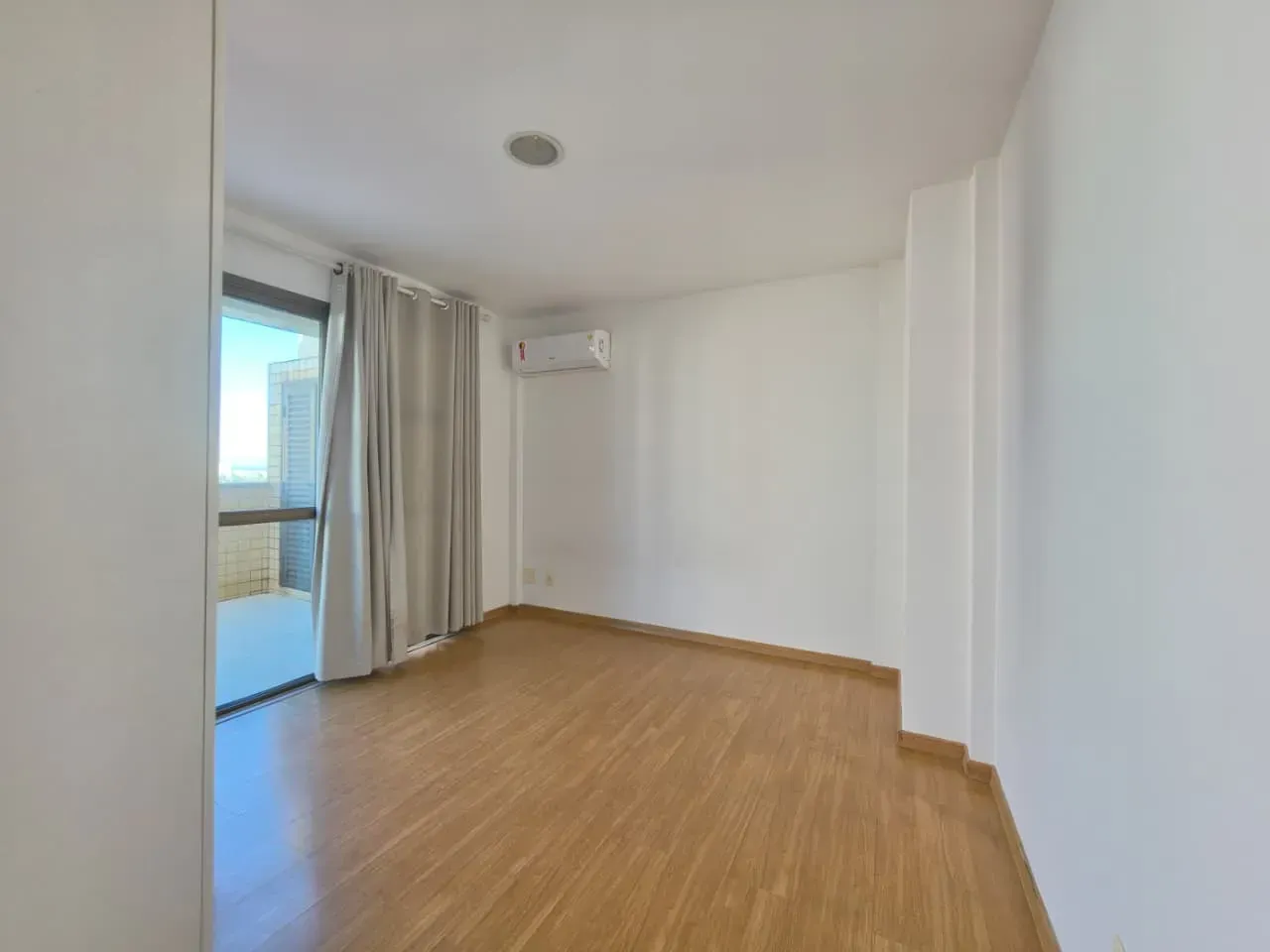 Penthouse with 3 bedrooms and 4 bathrooms, 198 m² — photo 3